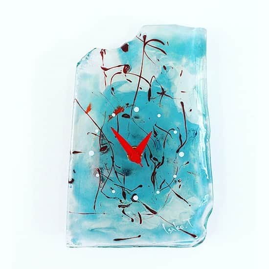 comb de shioさんのインスタグラム写真 - (comb de shioInstagram)「可愛い、小さな湖を、お部屋に✨  時計から、アートのある生活、はじめませんか？  glass art clock by Isako TODA﻿ ﻿ #アートのある暮らし ﻿ ------------------------﻿ 【作品リスト】﻿ ﻿ ■ ﻿ ガラスアート時計・「小さな湖」  オンラインショップ掲載中です。﻿ 画像のタグ🏷からリンクしてます﻿ ﻿ ﻿ #combdeshio﻿ #コムデシオガラス ﻿ #コムデシオ ﻿ #ガラス作家杜多一菜子﻿ #インテリアアートパネル﻿ #インテリア好きな人と繋がりたい﻿ #インテリアデザイン﻿ #おしゃれインテリア #インテリアアート #壁掛けインテリア #おしゃれな部屋  #抽象画アート #寝室インテリア  #壁掛け時計 #ガラス時計 #新築祝いのプレゼント #結婚祝いのプレゼント  #おうち時間を楽しむアイテム ﻿ #artist  #interiorart #interiorartwork #artclock #glassclock #japanesecraft #clock」6月1日 17時47分 - comb_de_shio
