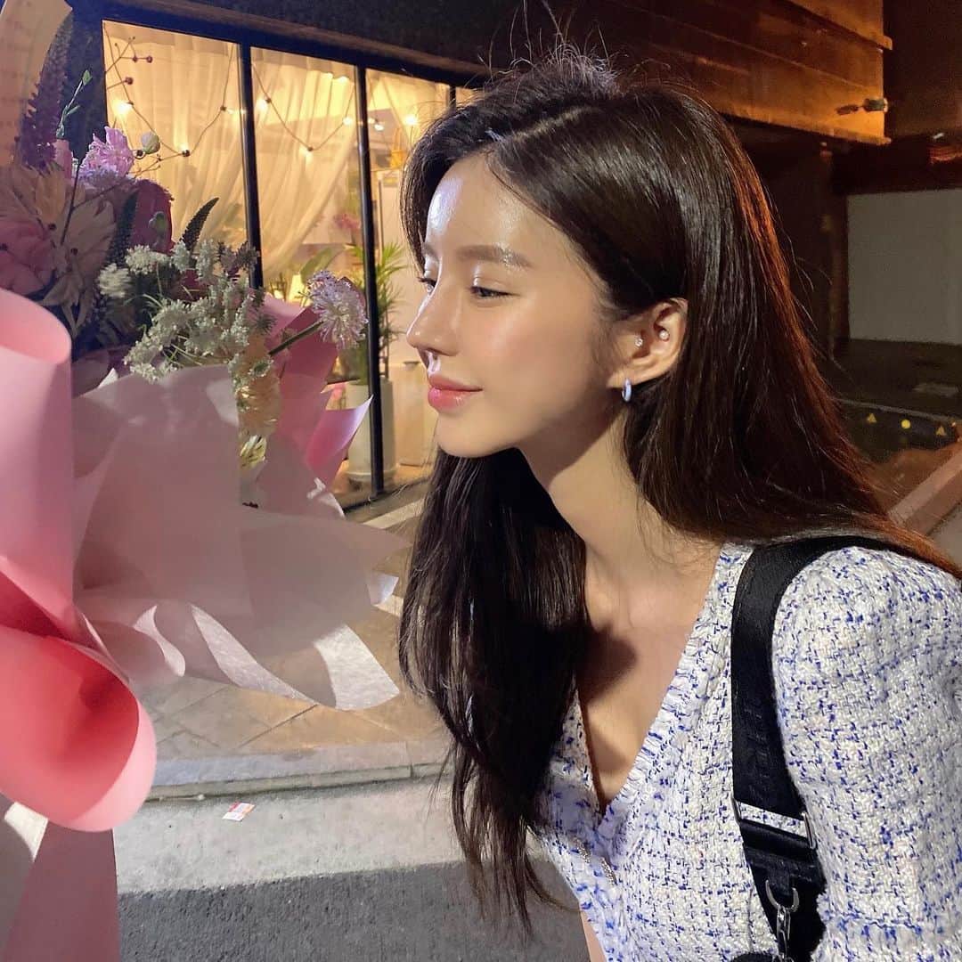 Son Ju Heeさんのインスタグラム写真 - (Son Ju HeeInstagram)「입으면 더 예쁜 트위드 원핏💙 - - #리샵」6月1日 18時01分 - juhee__ss