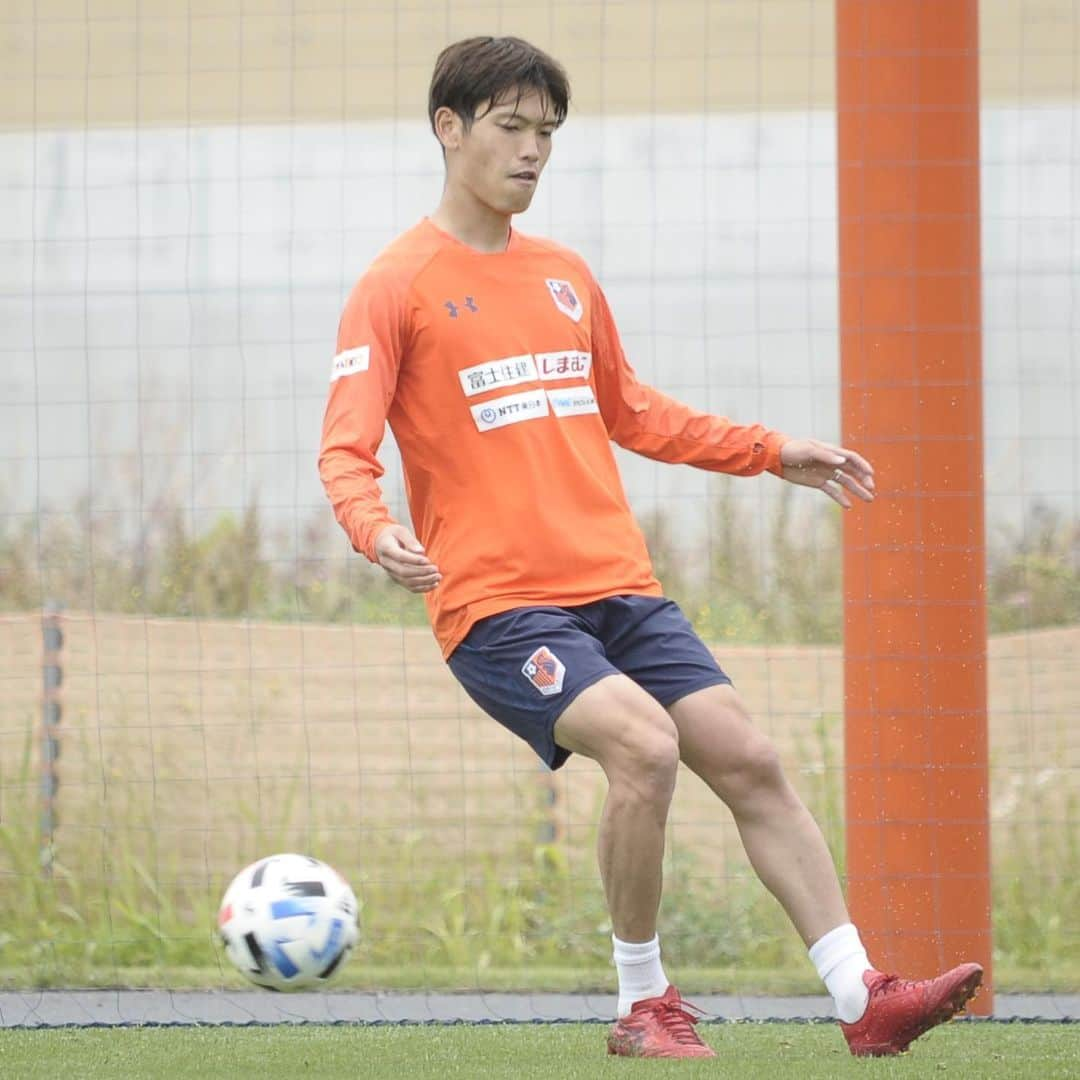 大宮アルディージャさんのインスタグラム写真 - (大宮アルディージャInstagram)「本日のグループトレーニング📸⚽️ ボールまわしをレンズ越しに追うと、撮影のブランクもあってか目がまわりました😅 #大宮アルディージャ #ardija #Jリーグ #WINWIN #4マクシメンコ #11侃志 #15大山 #17ハスキッチ #高木監督 #6河面 #5俊輝 #36吉永 #27戸島 #10黒川」6月1日 17時58分 - omiya.ardija