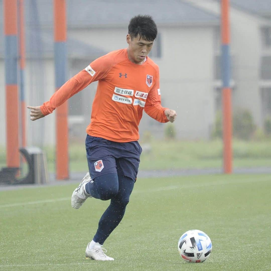 大宮アルディージャさんのインスタグラム写真 - (大宮アルディージャInstagram)「本日のグループトレーニング📸⚽️ ボールまわしをレンズ越しに追うと、撮影のブランクもあってか目がまわりました😅 #大宮アルディージャ #ardija #Jリーグ #WINWIN #4マクシメンコ #11侃志 #15大山 #17ハスキッチ #高木監督 #6河面 #5俊輝 #36吉永 #27戸島 #10黒川」6月1日 17時58分 - omiya.ardija