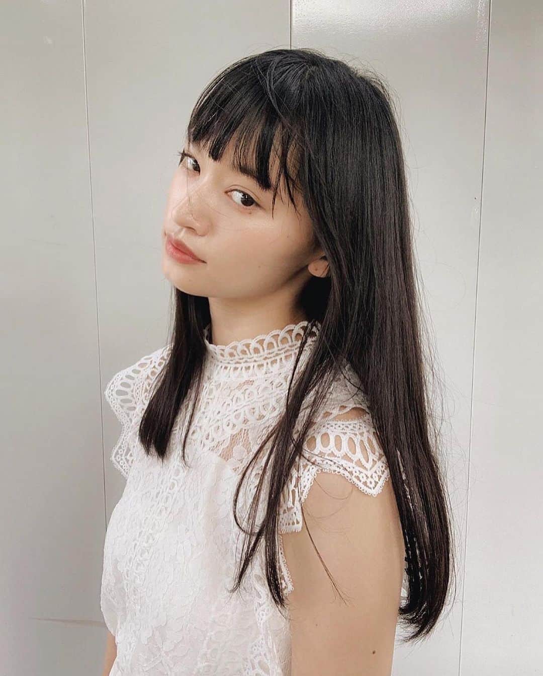shihori.kathleenのインスタグラム：「. 今夜は日本は打ち上げ花火だね🎆🎇🎐 ほんとにやるのかな 場所は ヒミツ らしい ネ🌝 打ち上げ花火、下から見るか横から見るか。  君と上からみようか？」