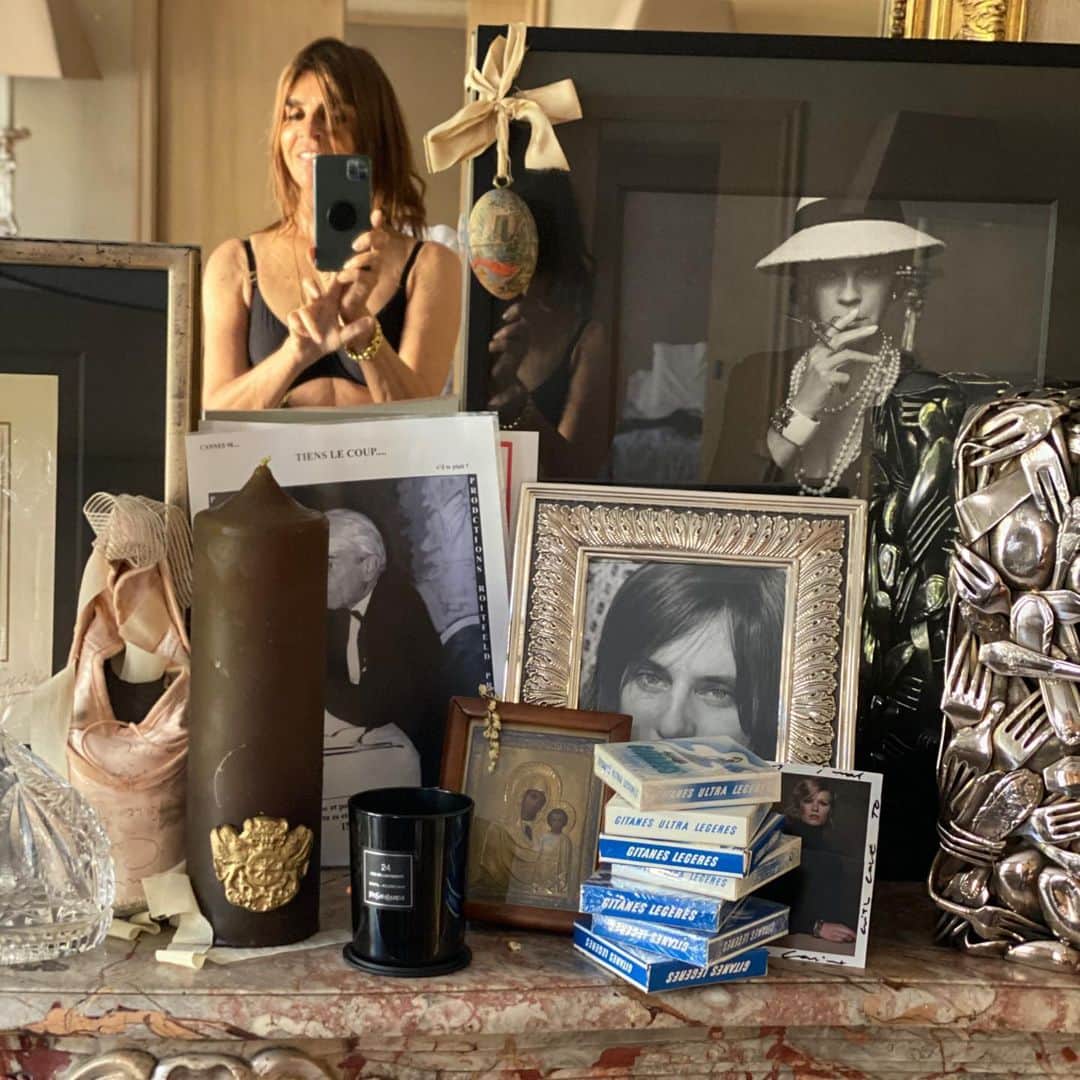 カリーヌ・ロワトフェルドのインスタグラム：「Home」