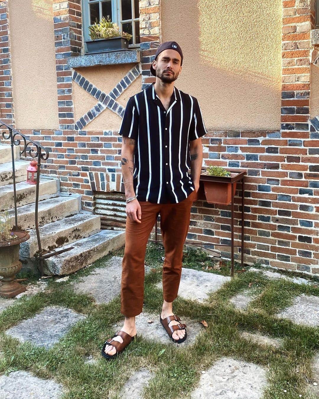 NICOLAS SIMOESのインスタグラム：「Starting the week with stripes and sunshine ☀️✨ #ootd #summer」