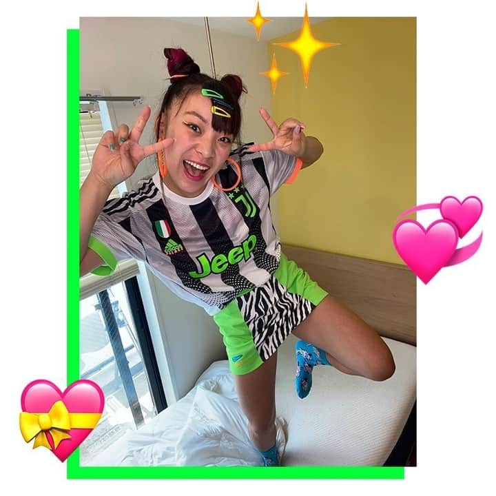のインスタグラム：「💖💝コラボ🌈🦄⠀ 超人気YouTuber芸人フワちゃんがサッカーキングにまさかの登場！！💥　サッカーユニフォームをかわいく着こなしてくれました🌈✨⠀ 他のコーデやフワちゃんの着こなしレクチャーが読めるコメントはサッカーキングのWeb記事でチェック👀ストーリーをスワイプしてね👆🙏 #soccer #football #Juventus #SerieA #soccerking #ユヴェントス #セリエA #フワちゃん #フワちゃんコーデ #ユニフォーム #ユニフォーム女子 #ユニフォームコーデ #ファッション #サッカー #サッカー女子 #サッカーキング」