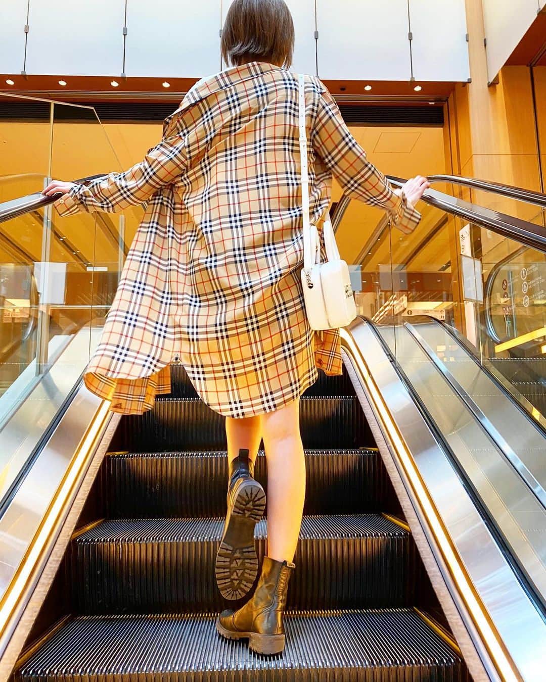 みもれもんさんのインスタグラム写真 - (みもれもんInstagram)「・ ・ お散歩して来た🥰✈️ @burberry  @klon_klon_klon ・ ・ #fashion #Burberry #kolon #みもれもん #東京 #インスタグラビア」6月1日 18時10分 - mimore_mon0929