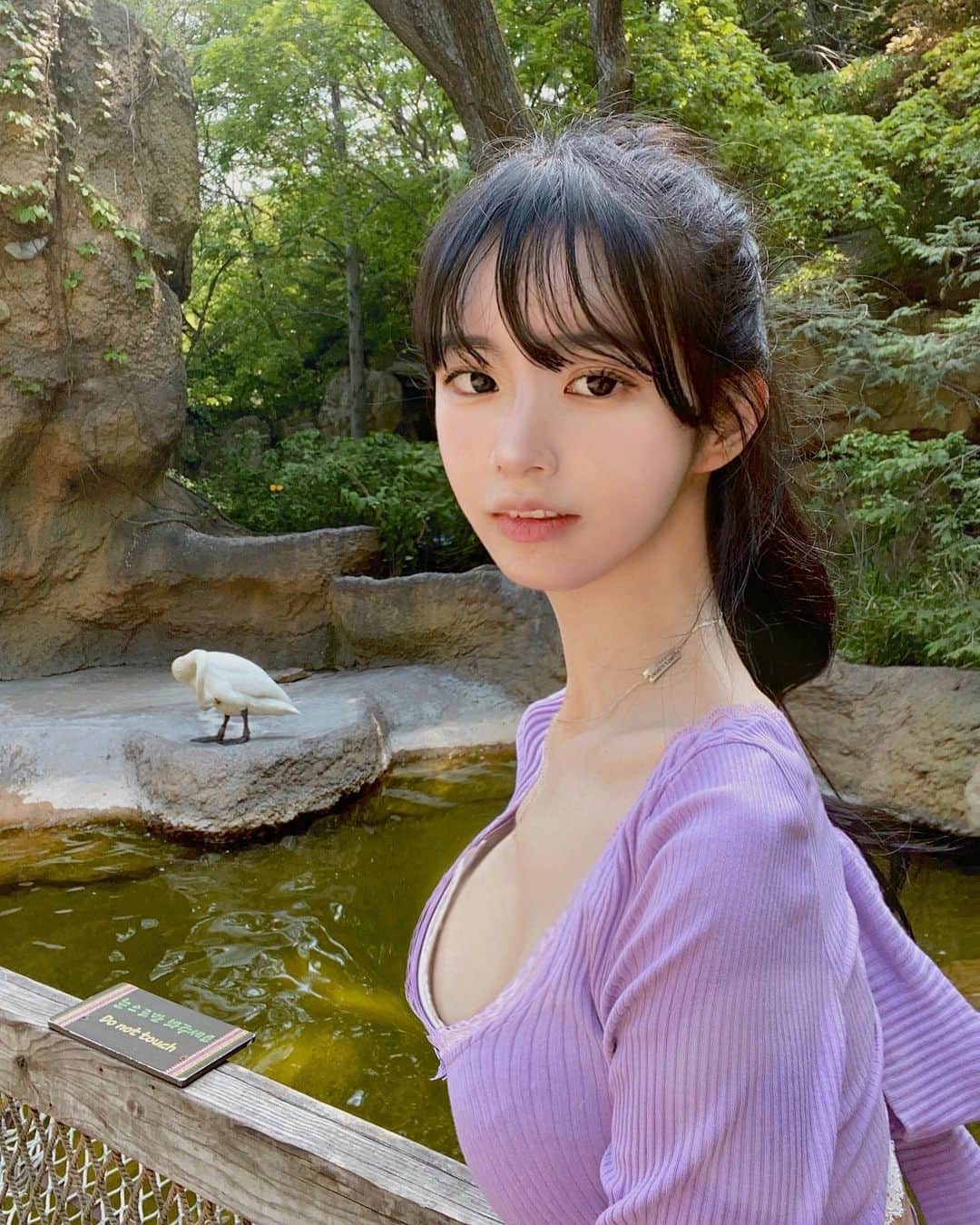 ナ・ヒョンソンのインスタグラム：「🦢+💜=?」