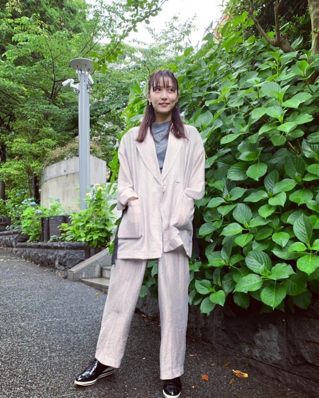 石川恋さんのインスタグラム写真 - (石川恋Instagram)「やっとSSのお洋服が着られた🥳 というわけで久々の私服は #AULAAILA のセットアップ🌈 今日は現場でとてもお久しぶりな方々にお会いできてテンションが上がりました！ インが楽しみです💜 きっと皆さんにも喜んでいただけると思います、 情報解禁までお楽しみに✨」6月1日 18時31分 - ren_ishikawa