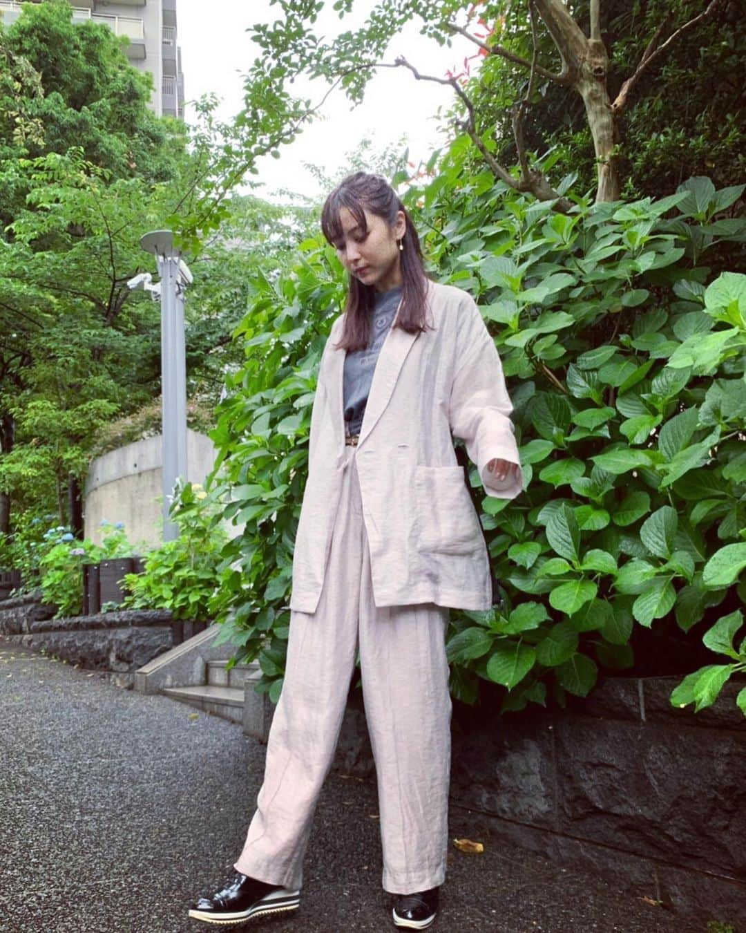 石川恋さんのインスタグラム写真 - (石川恋Instagram)「やっとSSのお洋服が着られた🥳 というわけで久々の私服は #AULAAILA のセットアップ🌈 今日は現場でとてもお久しぶりな方々にお会いできてテンションが上がりました！ インが楽しみです💜 きっと皆さんにも喜んでいただけると思います、 情報解禁までお楽しみに✨」6月1日 18時31分 - ren_ishikawa