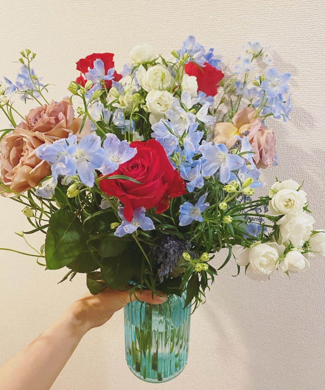 松岡李那さんのインスタグラム写真 - (松岡李那Instagram)「お家がお花畑❤️ 蕾だったお花がこんなに大きく咲いたよ😳❣️」6月1日 18時31分 - linahxoxo