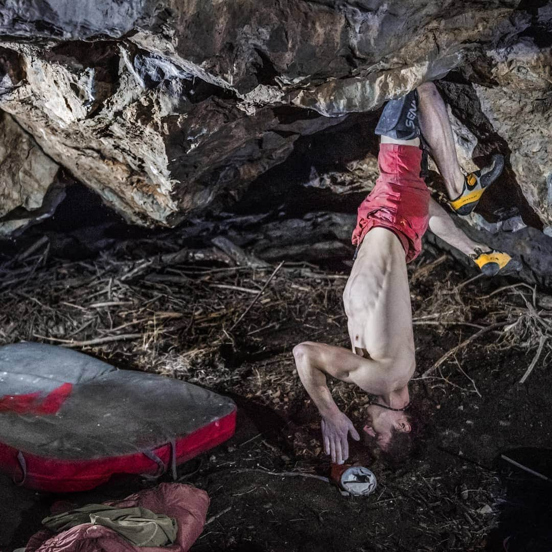 アダム・オンドラさんのインスタグラム写真 - (アダム・オンドラInstagram)「Over the last 10 years, I have been neglecting hard outdoor bouldering, mostly either focusing on competitions or when focusing on rock climbing, sport climbing (with rope) always had priority. Bouldering was more of a tool for training. But around my home, there are hard bouldering projects. They might not be the best lines ever, they usually lack topouts, but they are hard, they are there and they simply need to be sent, especially as the moves are usually intricate and interesting! This spring I have had more time to focus on them. Watch the first ascent of Brutal Rider 8C+ (V16) in the next episode! The boulderproblem is long, it has 25 hard moves and could also be graded as hard 9b sport route. Last time, when I did an 8C+, was 10 years ago. It is a lower start into Ghost Rider, an 8C first ascended by Martin Stranik last year. And it links "Brutus", an 8A+ (Brutus exits left into relatively easy terrain) into the start of Ghost Rider.  Pic by @pet.phot  Link to new episode in bio. @blackdiamond @montura_official @lasportivagram @gardatrentino @mazagrande」6月2日 4時23分 - adam.ondra