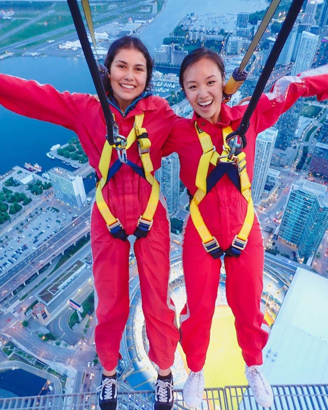 エレン・ウォンさんのインスタグラム写真 - (エレン・ウォンInstagram)「Also look at this fearless human @apachita_ , she made me do it!! One more screening of @thatsawsm today @aptn_ca 330pm EST. Let’s spend more time with youth and hear what they have to say! 💖 Check stories for more! @cntower」6月2日 4時28分 - ellewongster