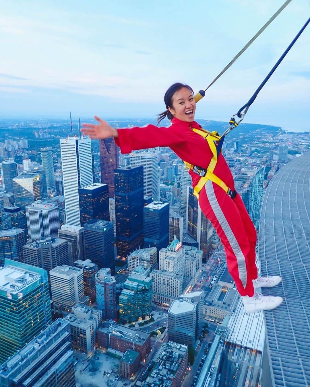 エレン・ウォンさんのインスタグラム写真 - (エレン・ウォンInstagram)「Also look at this fearless human @apachita_ , she made me do it!! One more screening of @thatsawsm today @aptn_ca 330pm EST. Let’s spend more time with youth and hear what they have to say! 💖 Check stories for more! @cntower」6月2日 4時28分 - ellewongster