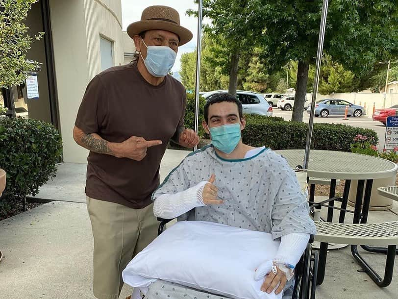 ダニー・トレホさんのインスタグラム写真 - (ダニー・トレホInstagram)「Brought lunch from @trejostacos to the Station 9 Firefighters that were injured in the recent Boyd St Incident here in Los Angeles. Get well soon heroes! ・・・ #Repost @station9_ I’d like to thank Danny Trejo, and The Trejo Tacos team. For donating their time, and meals to the injured Firefighters along with the members who were at the Boyd St Incident. You put some big smiles on the members, and their families with your kindness and support. I want to thank @uflaclocal112 for helping limit the visitors so it could be an intimate lunch visit amongst the members and their families. #lafd#fire#firefighter#firefighters#dannytrejo#trejostacos#kindness#support#burnvictim#9strong#bullfrogs」6月2日 4時40分 - officialdannytrejo