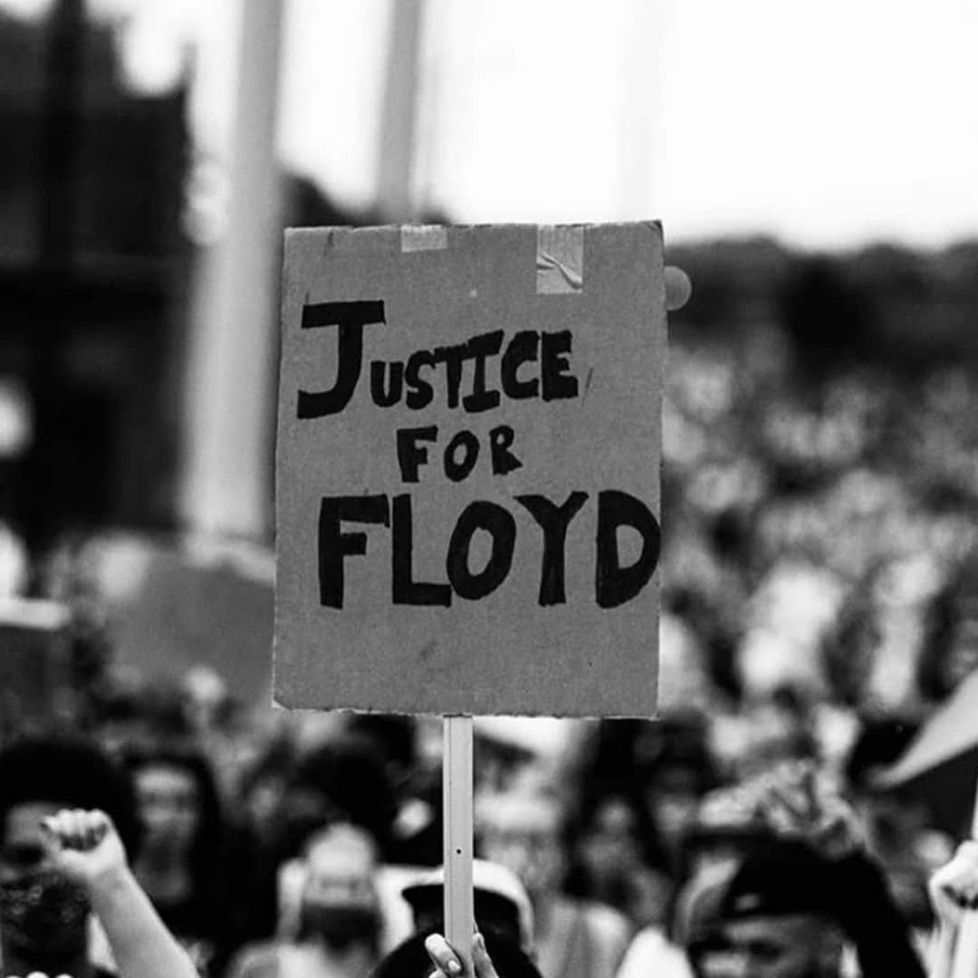 Rose Dixさんのインスタグラム写真 - (Rose DixInstagram)「Keep making noise! Change can only be made when people speak up, so do not remain silent. Please click on the link in my bio. #blacklivesmatter #justiceforgeorgefloyd」6月1日 20時26分 - roseellendix