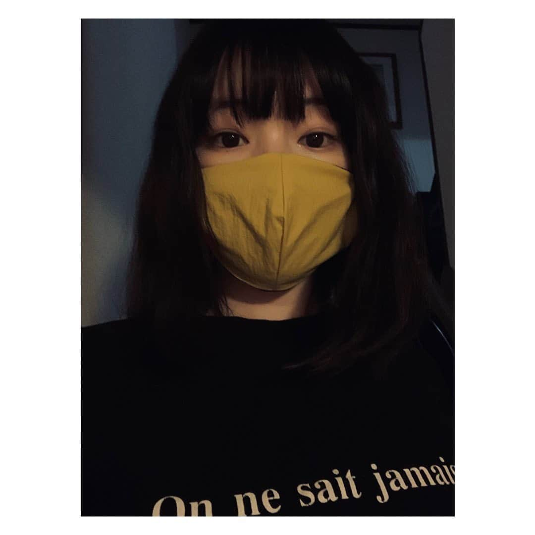 石川瑠華さんのインスタグラム写真 - (石川瑠華Instagram)「お世話になっている @quatorze.official さんから マスクいただきました🙇‍♂️ 黄色。好きなんです。 わたしがつけると鳥みたいにもなるみたいです。  #手作りマスク」6月1日 20時36分 - ___rukaishikawa