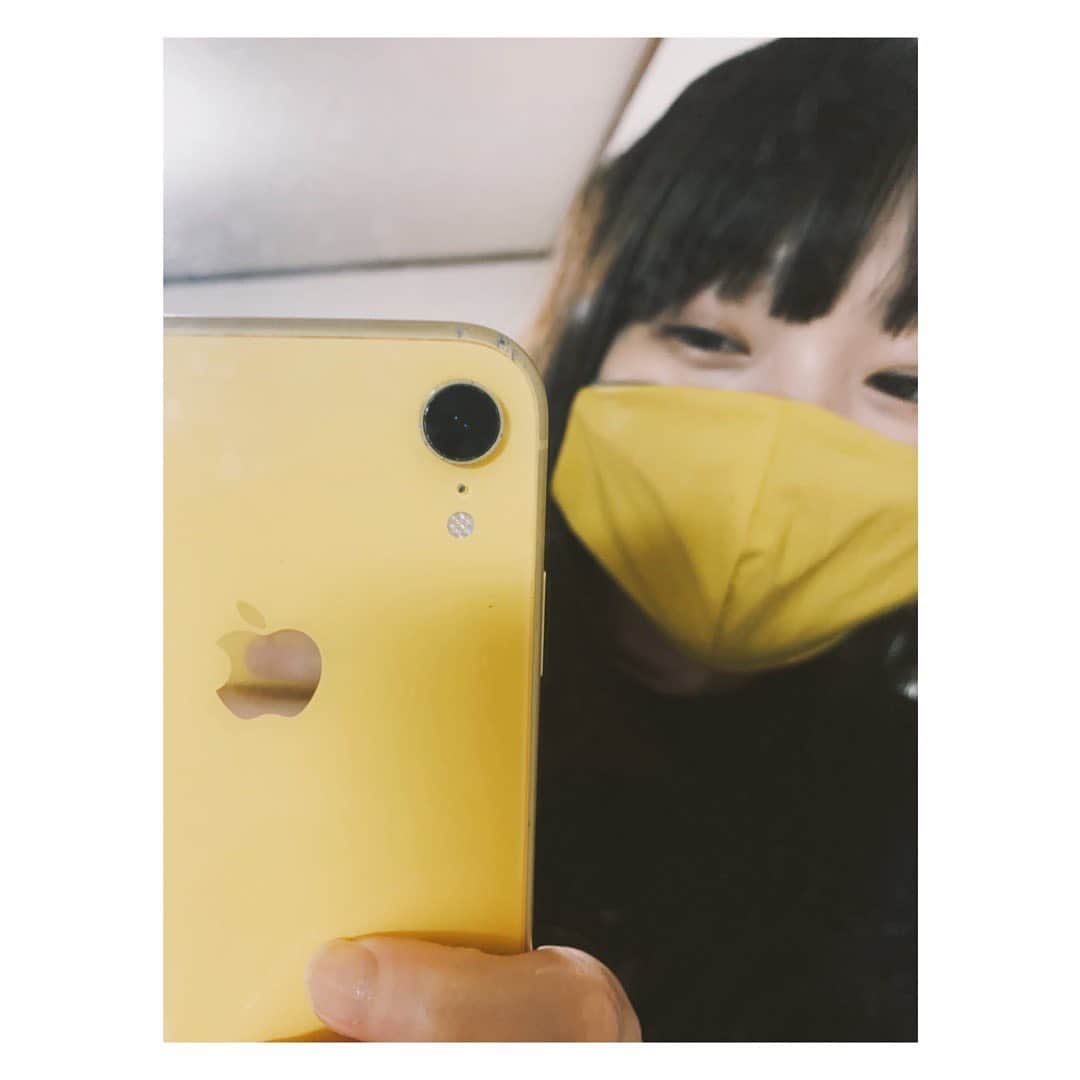 石川瑠華さんのインスタグラム写真 - (石川瑠華Instagram)「お世話になっている @quatorze.official さんから マスクいただきました🙇‍♂️ 黄色。好きなんです。 わたしがつけると鳥みたいにもなるみたいです。  #手作りマスク」6月1日 20時36分 - ___rukaishikawa