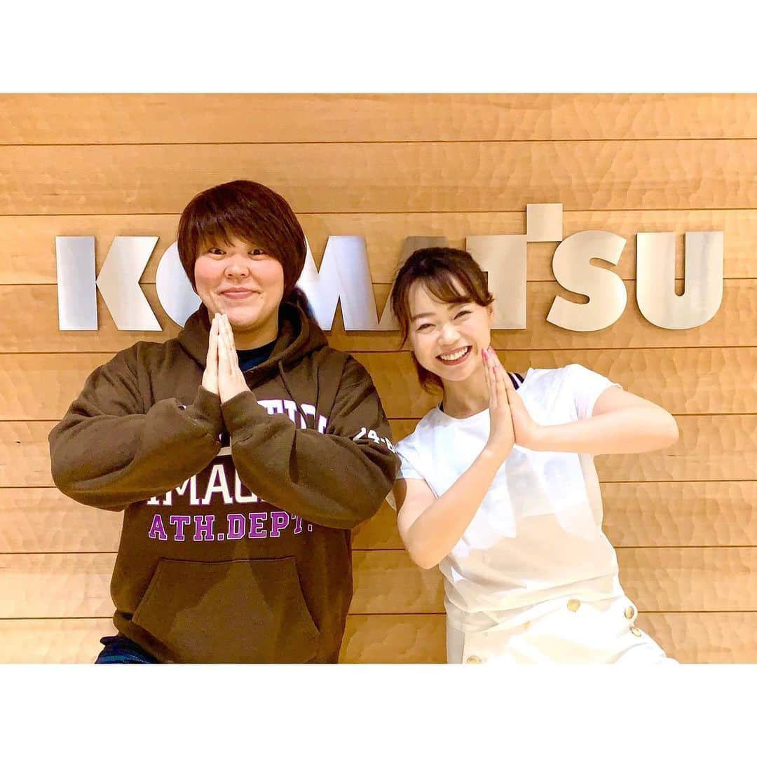 京乃ともみさんのインスタグラム写真 - (京乃ともみInstagram)「🌈 In Japan,  the state of emergency has  calmed down, so I will post photos taken before Corona. . . I had a yoga class to all players of the Komatsu Women's Judo Club🥋, coached by #MikaSugimoto , who is a silver medalist at the London Olympics 🏅 ( #TsukasaYoshida and #MiraiTashiro have qualified for the Tokyo Olympics🇯🇵 in this team.) . . I was touched by both pure and hard-working players and Sugimoto's love for the players as well.  It made me want to support them more and more ✊. . So this postponement of the Olympics was very disappointing for me, but surely they deliver courage and the splendor of sports to more people next year and beyond. I'm looking forward to everyone growing stronger, both individually and as a team 🥋🌸 Thank you to all of you😊🙏. . . #tokyo2020 #tokyo2021 #judoka #komatsujudo #londonolympia #yogaforathletes」6月1日 20時41分 - tomomi_kyono