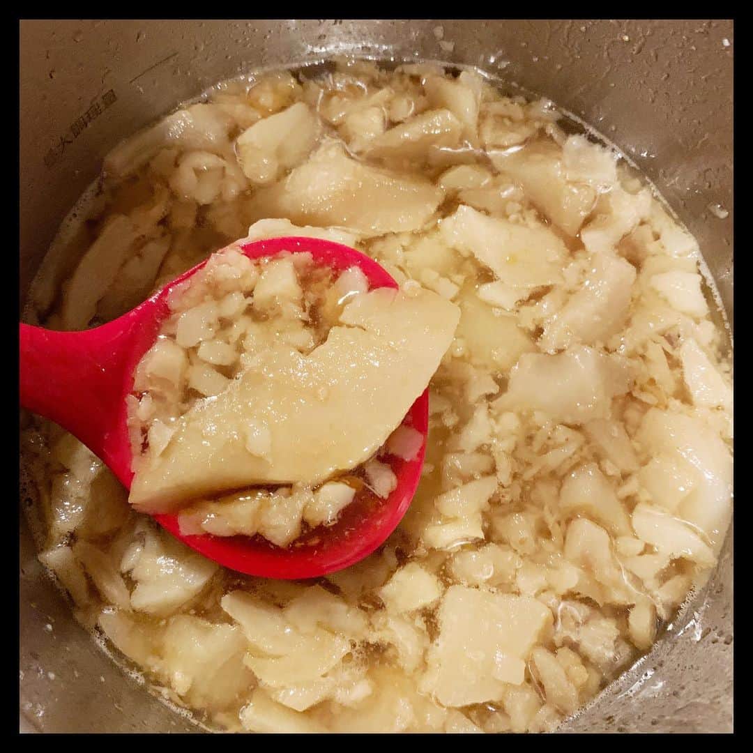 ギャル曽根さんのインスタグラム写真 - (ギャル曽根Instagram)「初二郎。 量が多過ぎて鍋を器にしました。😅 #食べた事がなかった二郎。 #脂の量にビックリ😳💦 #クセになる味。。 #わかるなぁ。」6月1日 20時44分 - galsone_1204