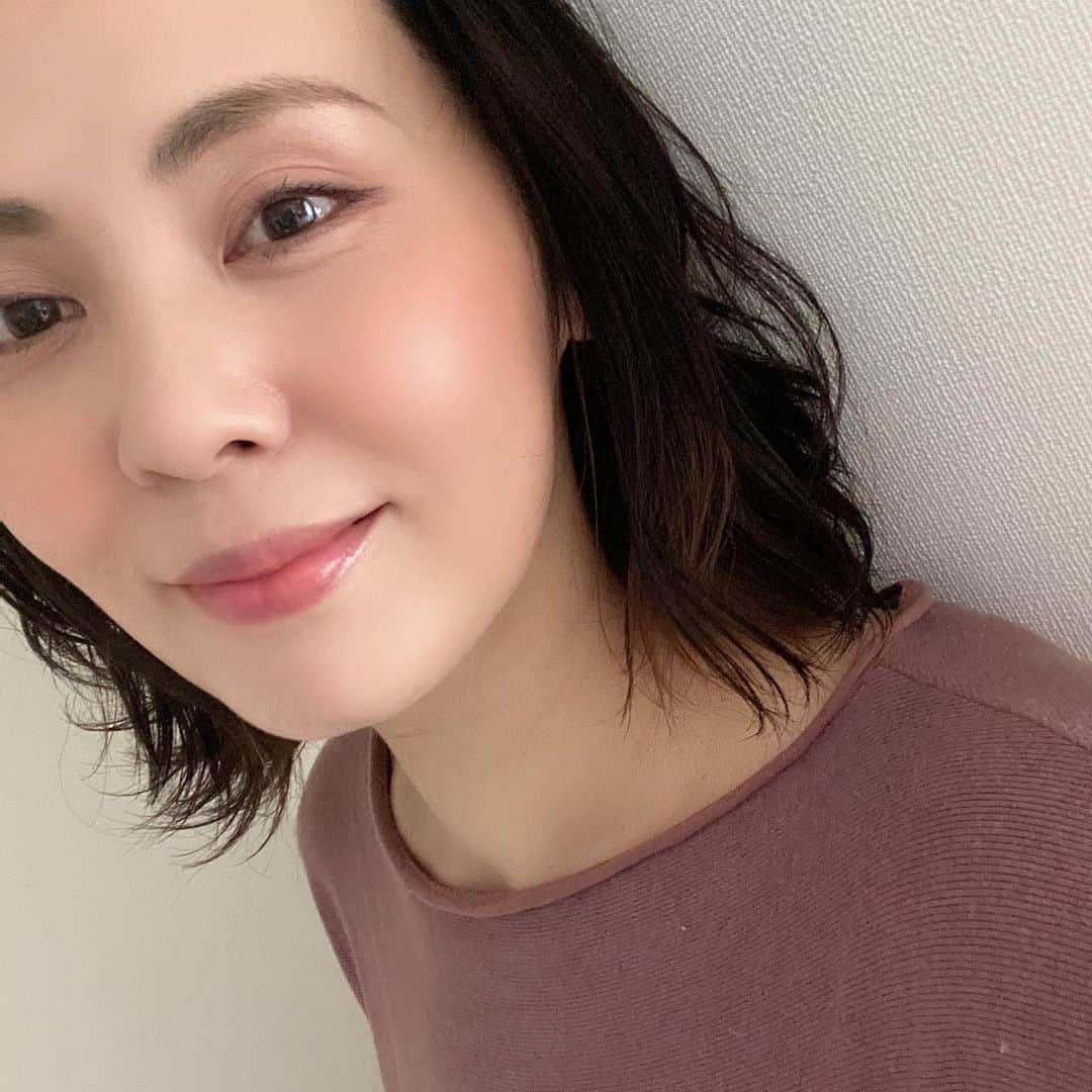 緒月遠麻さんのインスタグラム写真 - (緒月遠麻Instagram)「☺︎ ビックリ‼️ もう6月🤭  久しぶりの 買い物は 洗濯機のシールでした。笑 可愛い☺️♡ #シール」6月1日 21時03分 - toma_ozuki