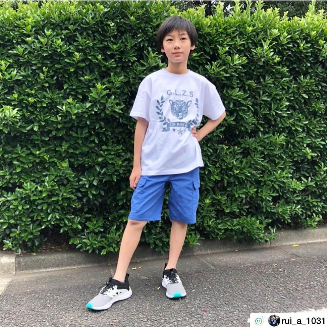 GLAZOSのインスタグラム：「#repost . @rui_a_1031様 ありがとうございます🥳✨. . . GLAZOS✨夏服🌻 好きな色に偏りがち〜😊 でも本人はブルーで嬉しい✨ ☆ ☆ ☆ ドロップショルダーパンサープリント半袖Tシャツ[3色展開] ☆商品コード：3702264 ☆ ☆ ☆ コットンストレッチ・ベルト付きハーフパンツ[3色展開] ☆商品コード：3702121 ☆ ☆ ☆ 【瞬足】DSL 0140[2色展開] ☆商品コード：3701426 ☆ ☆  @glazos_official  https://glazos.com/  #GLAZOS #GLAZOSコーデ #小学生男子 #小学生コーデ #小学生男子コーデ #小学生 #中学生男子 #男子ママ #男の子ママ #キッズコーデ #boy  #キッズモデル」