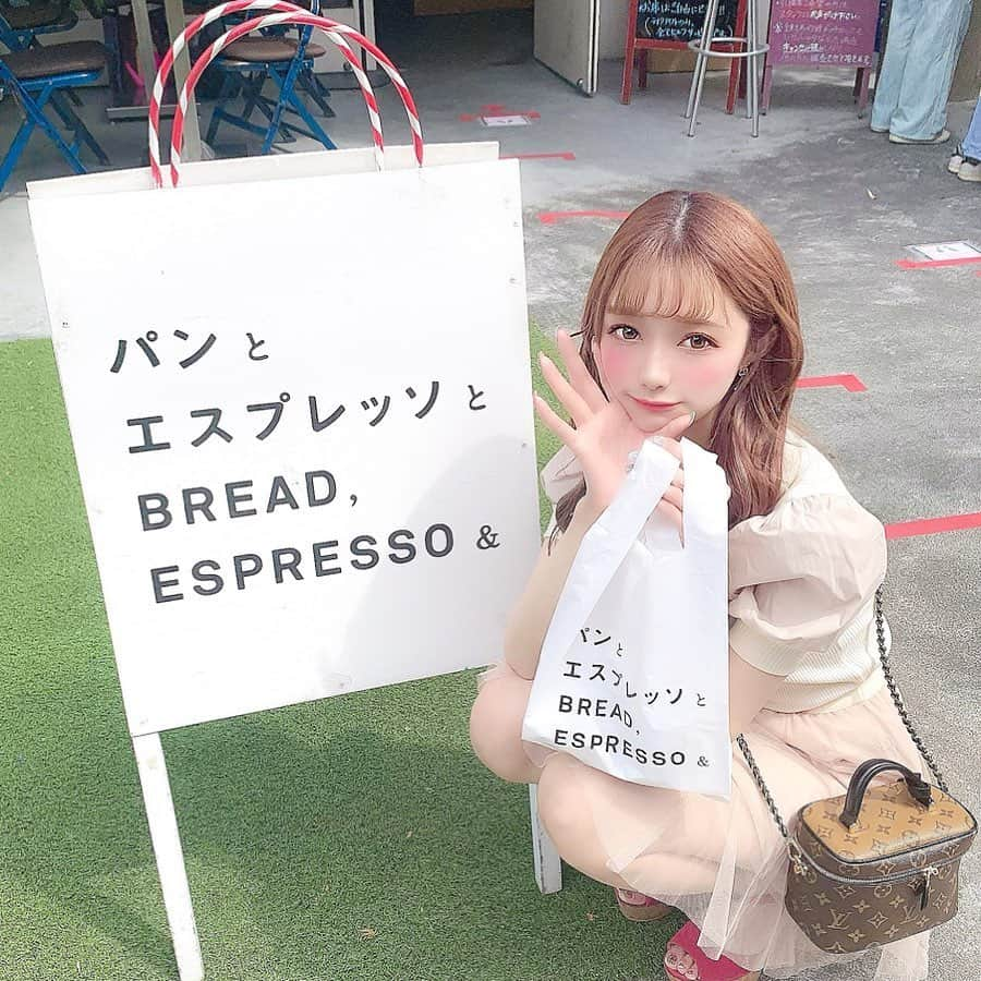 あやちゃんさんのインスタグラム写真 - (あやちゃんInstagram)「有名なパン屋さん🍞🥐🥯🥖🥨🥞🧇 現在テイクアウトのものしか売ってなくてそれを買ってテラス席でランチしたよ☀️ #パンとエスプレッソと #パンとエスプレッソと表参道 #表参道カフェ #表参道ランチ #表参道グルメ #表参道カフェ巡り #表参道 #明治神宮前カフェ #明治神宮前 #パン屋 #breadespresso」6月1日 21時10分 - aya.you.love.r