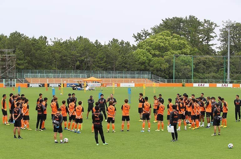 金井貢史さんのインスタグラム写真 - (金井貢史Instagram)「家族と出来るトレーニングはやっぱり違うね！ お互い高めあって頂点目指しましょう✌️ #15 #ファミリー #笑顔」6月1日 21時26分 - kanai_takashi_13