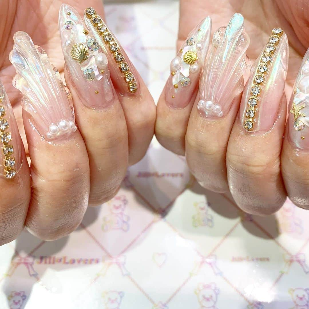 Jill&Loversのインスタグラム：「🐚 #jillandlovers #nail #nailart #paragel #gelneil#gel #ネイル #ネイルアート #me #look #love #かわいい」