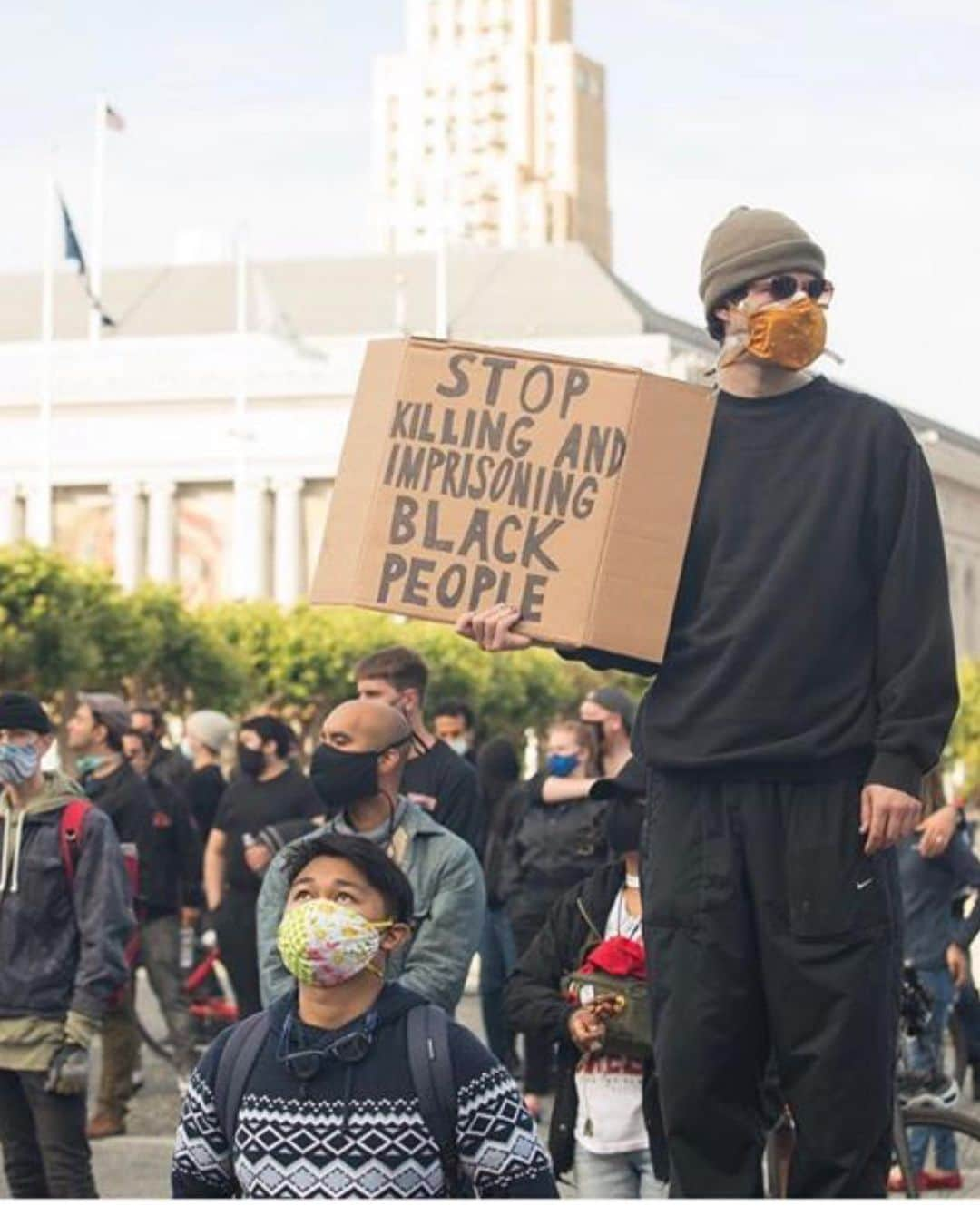 レイラニ・ビショップのインスタグラム：「#Blacklivesmatter #united #peacefully against racism ..remember we are more united then media would like us to believe ♥️ Thank you for documenting @ellian.raffoul ✊🏿✊🏾✊🏽✊🏼✊🏻✊ #sanfrancisco」