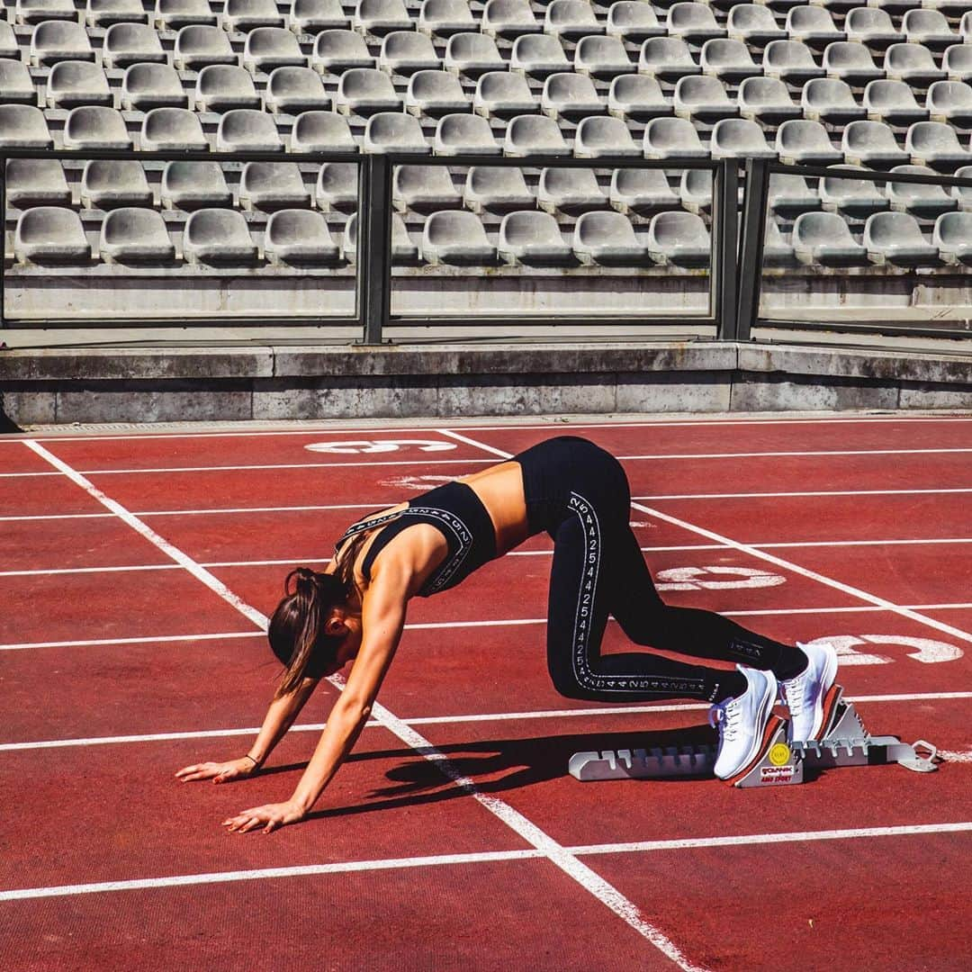 Camille LAUSさんのインスタグラム写真 - (Camille LAUSInstagram)「Ready for another hard week of training 👊🏼 Two sessions today : weights in the morning and speed work in the afternoon. Let’s do this 💪🏼 #monday #newweek #roadtotokyo #olympicdream #start #blocks #sprinter #400m #runner #4254tribe #hardwork #training #trackgirl」6月1日 21時45分 - camillelaus