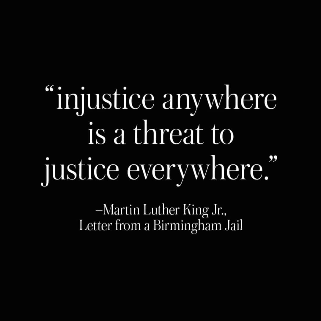 ケイト・スペードさんのインスタグラム写真 - (ケイト・スペードInstagram)「“Today, we continue to mourn the incalculable loss of George Floyd, Ahmaud Arbery, Breonna Taylor, Eric Garner, Trayvon Martin, Emmett Till, and too many others. Black lives matter.  At kate spade we lead with our hearts and values, and stand up for the social issues we believe in. The events unfolding right now are also deeply personal to me.  This past weekend, I re-read Martin Luther King Jr.’s 1963 “Letter from a Birmingham Jail.” Almost 60 years have passed, yet America is still struggling to solve a 400-year-old problem. In a moment where we must all reflect honestly about our nation’s history of racial injustice, we have asked ourselves – what can we do to drive change and put an end to systemic inequality?  Together, we stand with my fellow Black employees, customers, partners and the Black community as a whole. The time is now for meaningful action and we are in the process of partnering with a number of social justice, legal, and corporate entities to formulate a longer-term plan for addressing systemic inequality. More to follow soon on the actions we are taking.  I believe that we will stand taller if we all stand together, lead with compassion, and commit to change that creates a fair and just future for all.” ––Jide Zeitlin, Tapestry CEO  #BlackLivesMatter」6月1日 21時59分 - katespadeny