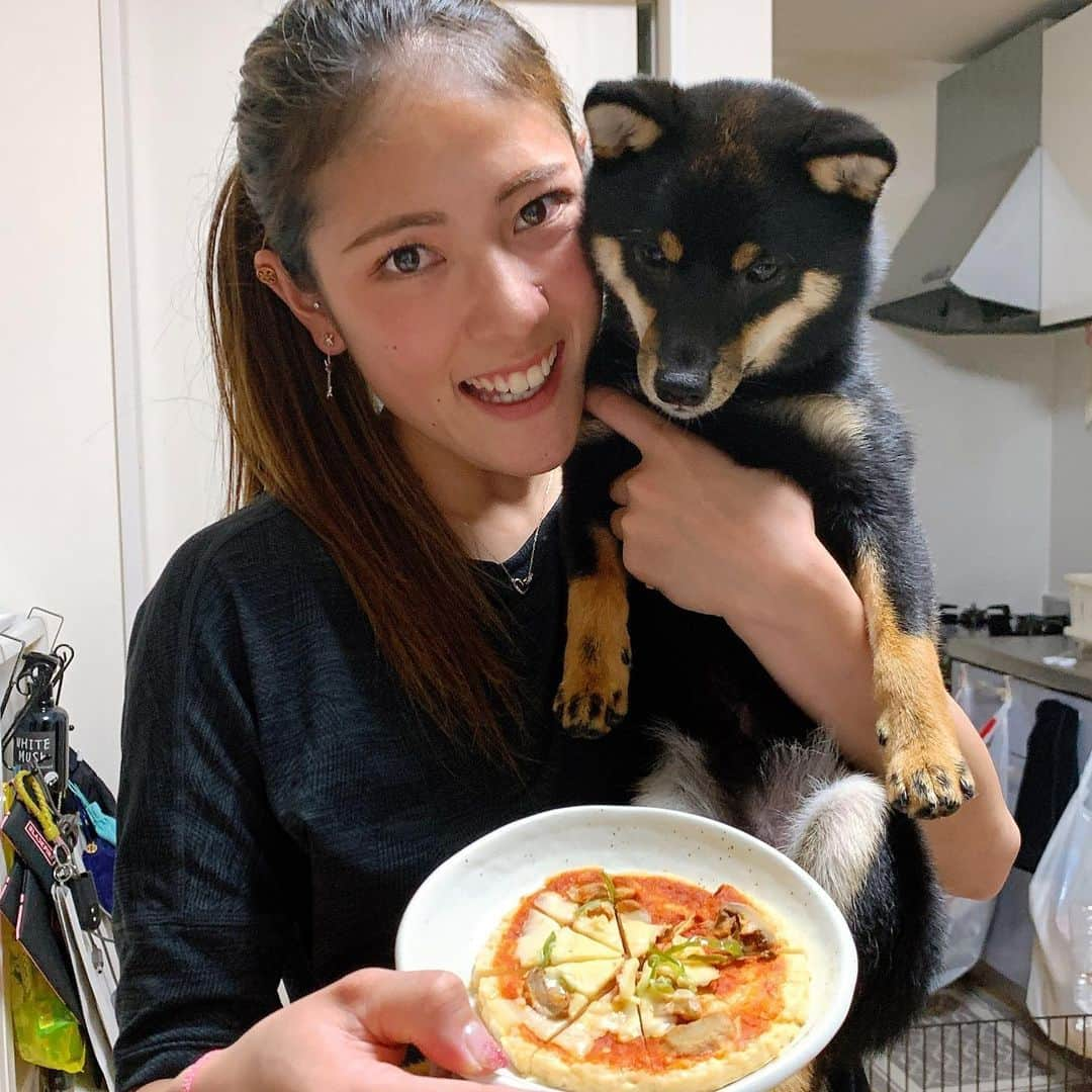 國武愛美さんのインスタグラム写真 - (國武愛美Instagram)「. れあくん1歳バースデイ💗🎂🎉🐶おめでとう🎊これからもよろしくね🐶✌︎れあのおかげで毎日幸せだよ🥰✴︎れあにも幸せって思ってもらえるようにたくさん尽くそう🧚🏼‍♀️💕 . . #6.1 #れあ #愛犬 #1歳#HAPPYBIRTHDAY」6月1日 22時08分 - kunitake_aimi