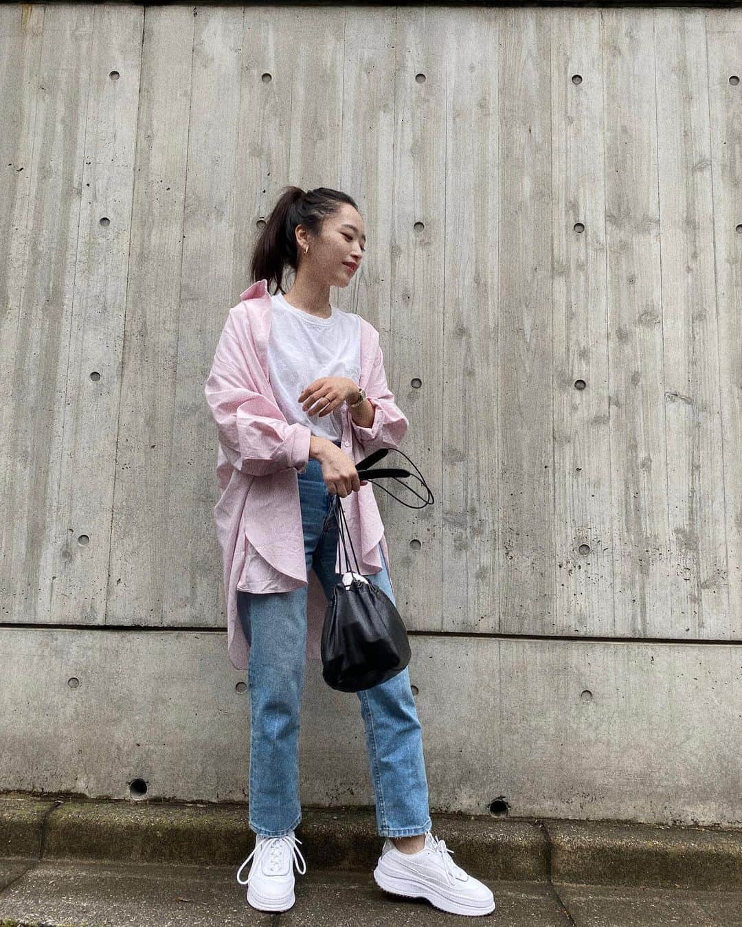 近藤千尋のインスタグラム：「お母さん、おpink🌸( ◠‿◠ )笑 今日から学校やお仕事が 始まった方が多いと思います❗️ 不安もたくさんありますが、 体調に気を付けて、 私たち一人一人が出来る事を 目の前の課題を一つずつ 乗り越えていきましょう🎶 今日は娘も久々のスクール👩‍🏫 お弁当、完食してくれるとやっぱり嬉しい💕」