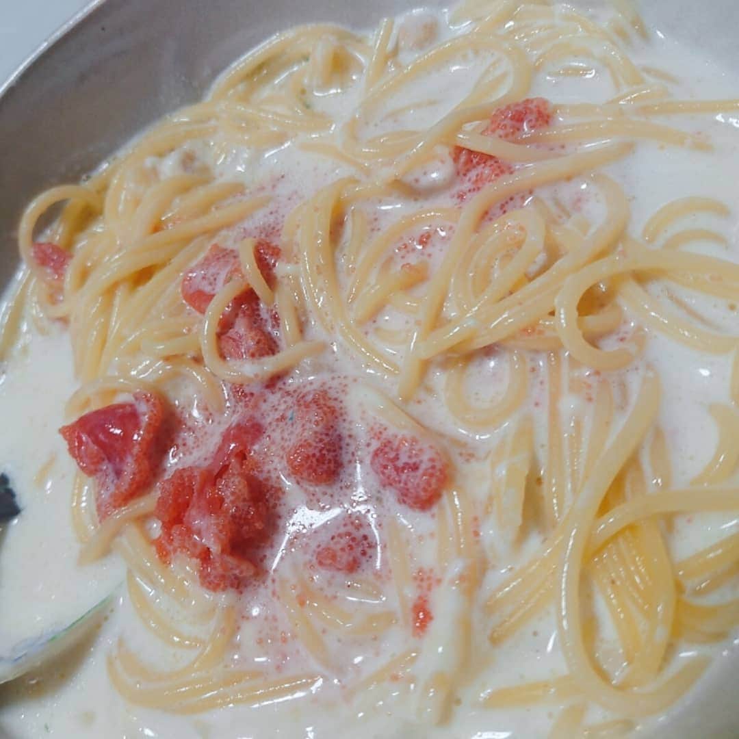 加藤園子さんのインスタグラム写真 - (加藤園子Instagram)「スッゴク美味しいチーズの味噌漬け作った💕 #OZアカデミー のレフェリー  #伊東幸子 に教えてもらったのー✨ あたしは地元の赤味噌派なんで、  #チーズの赤味噌漬け  その後の写真は、自粛中に #クックパッド 先生で覚えた、 #簡単明太クリームパスタ、#簡単タンドリーチキン #簡単鶏ハム #かぶのバターソテー  去年沖縄から買ってきた #ガパオライス✨ 全部簡単メニュー😁✌️ 好きなものを自分で作る喜び✨  #自粛中に #ミシンの楽しさと #料理の楽しさを #再確認しました」6月1日 22時31分 - kato_sonoko