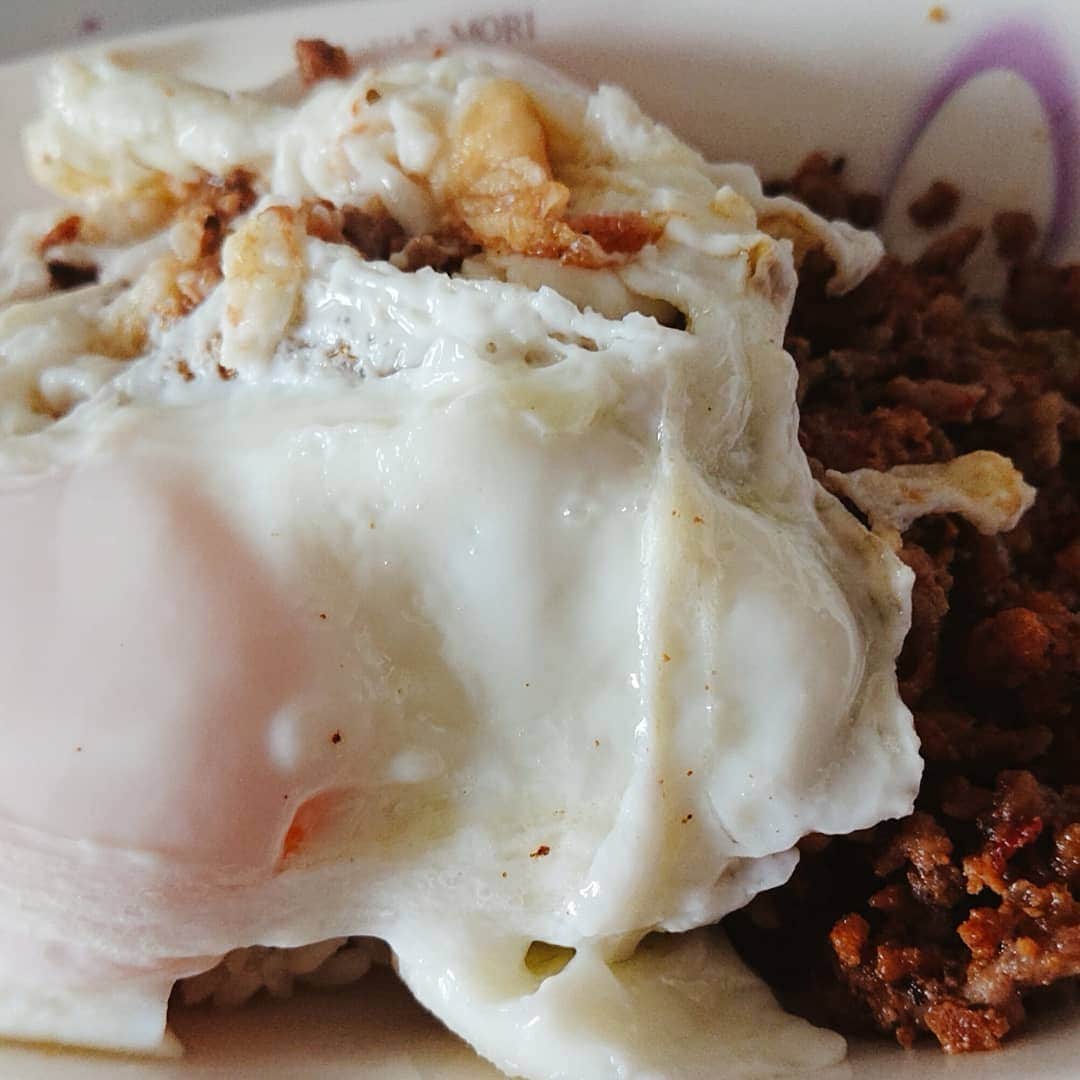 加藤園子さんのインスタグラム写真 - (加藤園子Instagram)「スッゴク美味しいチーズの味噌漬け作った💕 #OZアカデミー のレフェリー  #伊東幸子 に教えてもらったのー✨ あたしは地元の赤味噌派なんで、  #チーズの赤味噌漬け  その後の写真は、自粛中に #クックパッド 先生で覚えた、 #簡単明太クリームパスタ、#簡単タンドリーチキン #簡単鶏ハム #かぶのバターソテー  去年沖縄から買ってきた #ガパオライス✨ 全部簡単メニュー😁✌️ 好きなものを自分で作る喜び✨  #自粛中に #ミシンの楽しさと #料理の楽しさを #再確認しました」6月1日 22時31分 - kato_sonoko