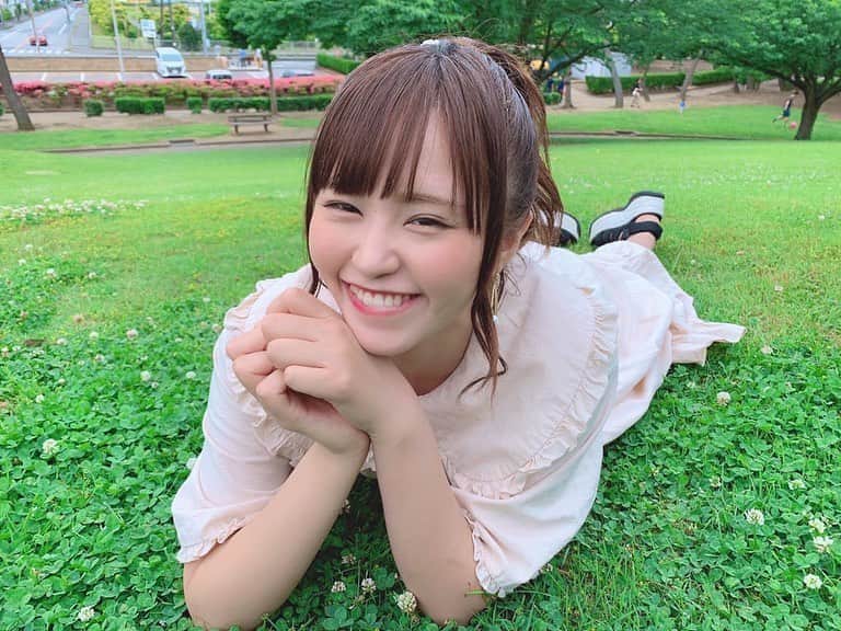 のインスタグラム：「にこにこ♡  #ワンピース #公園 #公園コーデ #ポニーテール #ヘアアレンジ #メリージェニー #merryjenny #四葉のクローバー #ピクニック」