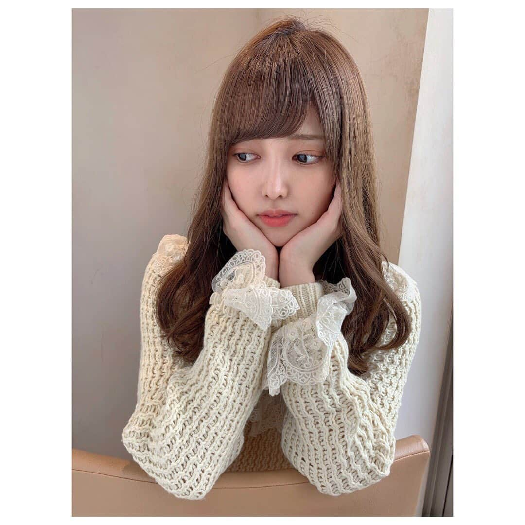 松永杏奈のインスタグラム：「久しぶりの作品撮り✨ カットもしてもらいました😊 最近ボブにしたい欲が高まっている…笑 . . . . . . .  #afloat #渋谷 #サロン #サロンモデル #サロモ #作品撮り #ヘアカット #前髪カット #美容院 #美容室 #ミディアム #ミディアムヘア」