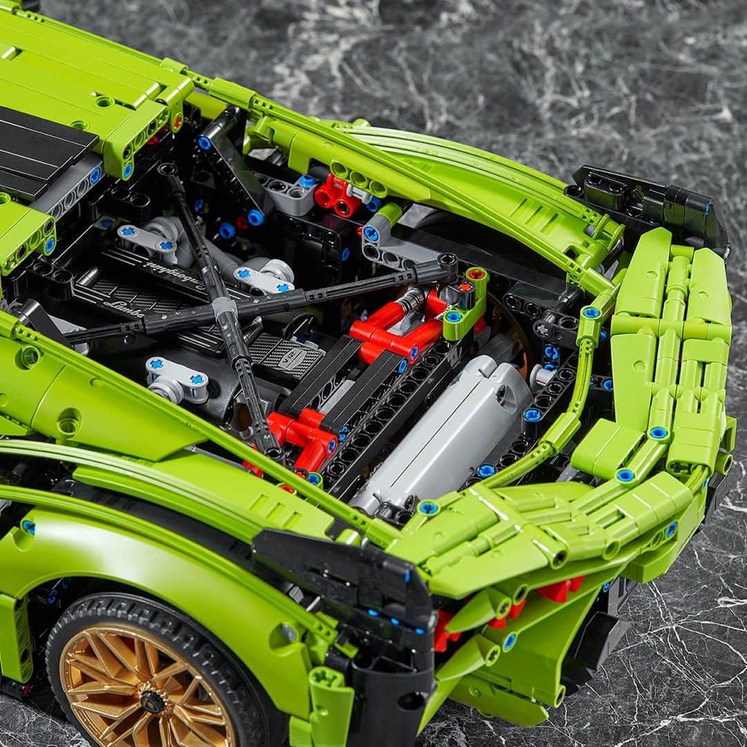 ランボルギーニさんのインスタグラム写真 - (ランボルギーニInstagram)「A hauntingly beautiful vision of a spectacular creation.  We built a Super Sports dream with @Lego, and it is amazing! The LEGO Technic Lamborghini Sián FKP 37 authentically recreated Lamborghini Sián’s futuristic features with its 1:8 scale model.  #Lamborghini #SianFKP37 #LEGO #LEGOTechnic」6月1日 23時00分 - lamborghini