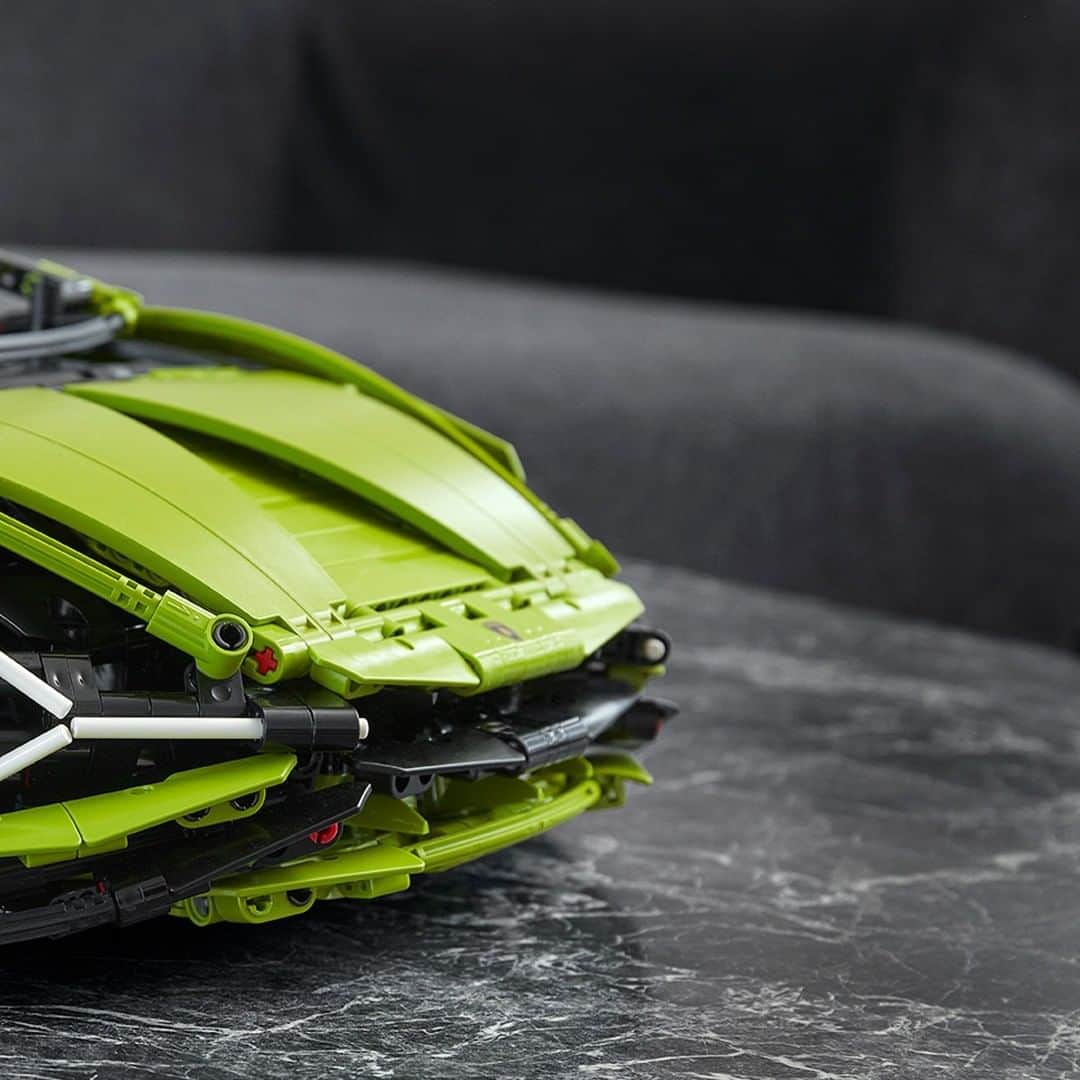 ランボルギーニさんのインスタグラム写真 - (ランボルギーニInstagram)「A hauntingly beautiful vision of a spectacular creation.  We built a Super Sports dream with @Lego, and it is amazing! The LEGO Technic Lamborghini Sián FKP 37 authentically recreated Lamborghini Sián’s futuristic features with its 1:8 scale model.  #Lamborghini #SianFKP37 #LEGO #LEGOTechnic」6月1日 23時00分 - lamborghini