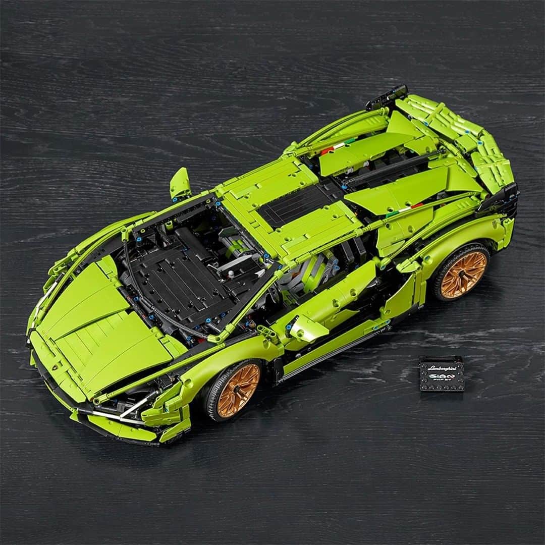 ランボルギーニさんのインスタグラム写真 - (ランボルギーニInstagram)「A hauntingly beautiful vision of a spectacular creation.  We built a Super Sports dream with @Lego, and it is amazing! The LEGO Technic Lamborghini Sián FKP 37 authentically recreated Lamborghini Sián’s futuristic features with its 1:8 scale model.  #Lamborghini #SianFKP37 #LEGO #LEGOTechnic」6月1日 23時00分 - lamborghini