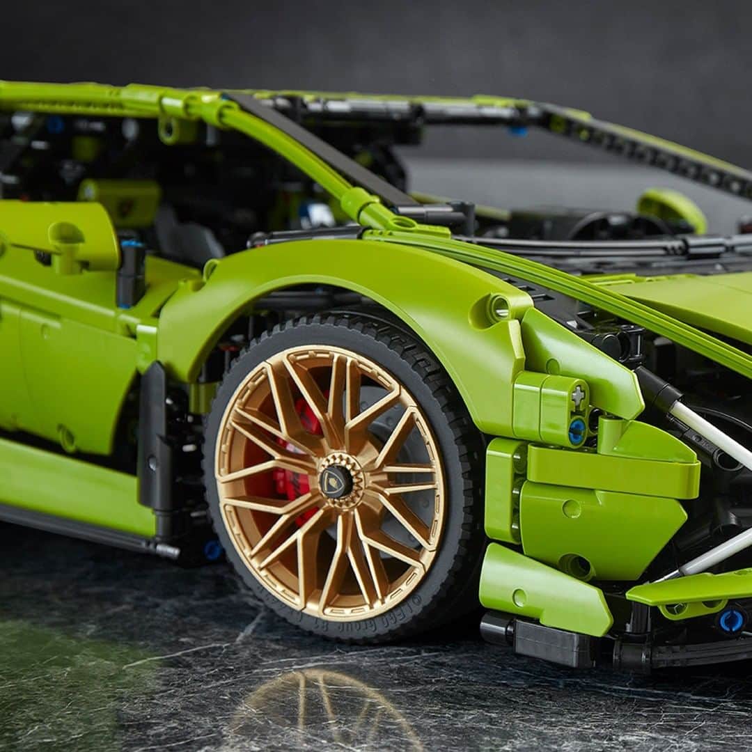 ランボルギーニさんのインスタグラム写真 - (ランボルギーニInstagram)「A hauntingly beautiful vision of a spectacular creation.  We built a Super Sports dream with @Lego, and it is amazing! The LEGO Technic Lamborghini Sián FKP 37 authentically recreated Lamborghini Sián’s futuristic features with its 1:8 scale model.  #Lamborghini #SianFKP37 #LEGO #LEGOTechnic」6月1日 23時00分 - lamborghini