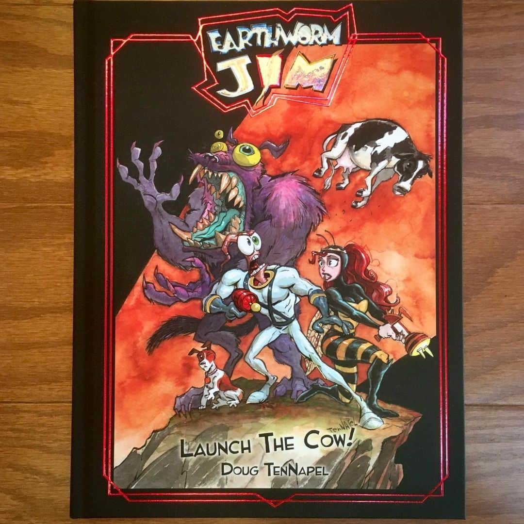 アウル・シティーさんのインスタグラム写真 - (アウル・シティーInstagram)「The great @dougtennapel, creator of Earthworm Jim, sent me two of his books. Absolutely incredible illustrations and art, the book pages have gold on them, even the box they came in is stunning. Really beautiful stuff. Go see what Doug is working on currently if you’re into comics and graphic novels.  It brings me joy to wander around the universe of an artist, to experience the adventure and intrigue they bring to life through their work. Studying someone’s craft not only inspires me, it unlocks my own imagination when I realize there are infinite numbers of worlds and stories and characters one can create, each of them new and unique and wonderful.」6月1日 23時11分 - owlcityofficial
