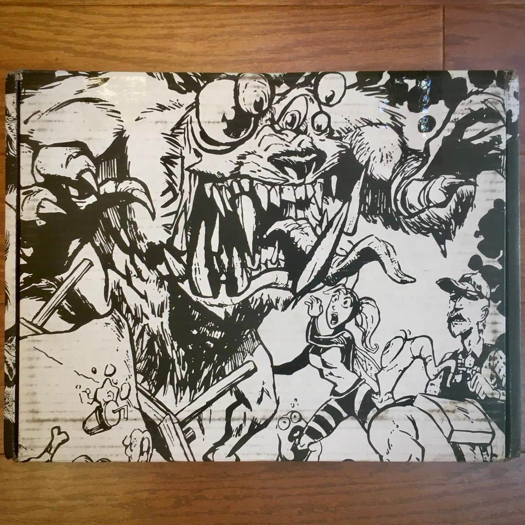 アウル・シティーさんのインスタグラム写真 - (アウル・シティーInstagram)「The great @dougtennapel, creator of Earthworm Jim, sent me two of his books. Absolutely incredible illustrations and art, the book pages have gold on them, even the box they came in is stunning. Really beautiful stuff. Go see what Doug is working on currently if you’re into comics and graphic novels.  It brings me joy to wander around the universe of an artist, to experience the adventure and intrigue they bring to life through their work. Studying someone’s craft not only inspires me, it unlocks my own imagination when I realize there are infinite numbers of worlds and stories and characters one can create, each of them new and unique and wonderful.」6月1日 23時11分 - owlcityofficial