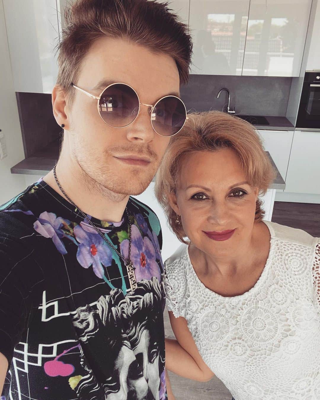 iBlaliのインスタグラム：「Nach längerer Zeit wieder in den Norden gekommen & Mama kurz hallo gesagt.」