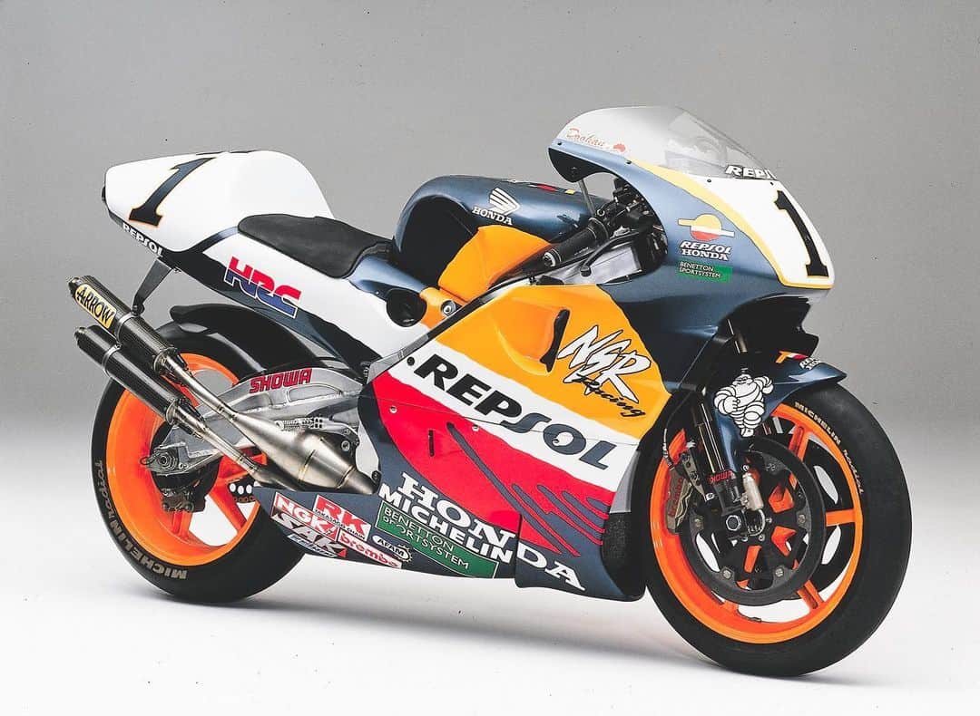 レプソル・ホンダのインスタグラム：「Era defining.」