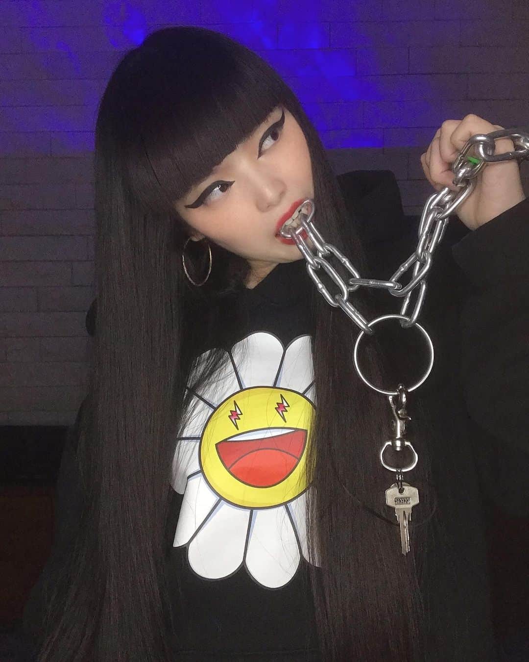 森山穂乃香のインスタグラム：「@jbalvin @jbalvinmerch @takashipom 🌸🇯🇵💙🙏🏻⚡️⛓👅 #JBalvin #JBalvinmerch #Takashimurakami #HonokaMoriyama」