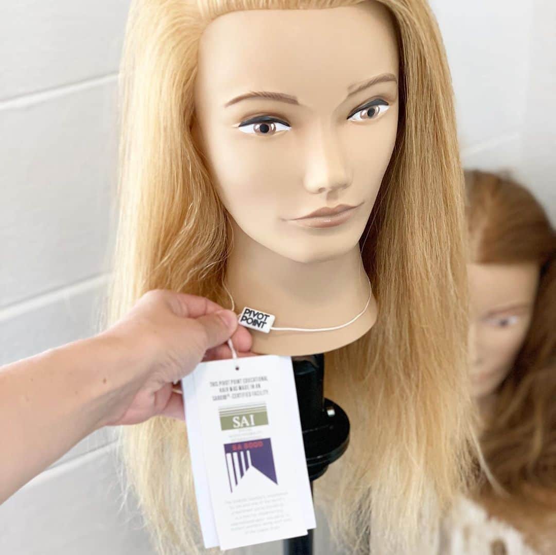 Sam Villaさんのインスタグラム写真 - (Sam VillaInstagram)「"✨Labels Matter✨ For so many reasons I love #PivotPoint but this is a huge one for me! This label shows that the making of this mannequin was created with international labor standards and ethically sourced #hair! Now more than we need to have high standards and strong #ethics for what we choose to purchase, support, and bring into our lives. Our choices are powerful and can affect the world 🌎⠀ Thank you @PivotPointIntl for choosing to have high standards and providing our industry with the best educational tools to continue to grow even when we are unable to work. Xoxo❤️" - @annas_hair_retreat , #SamVilla ArTeam Member.」6月1日 23時30分 - samvillahair