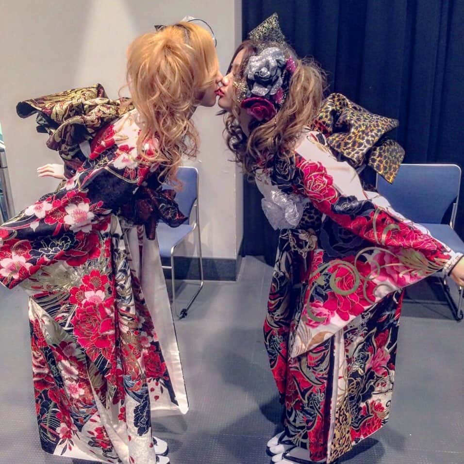 嶋谷愛（あいちゅん）のインスタグラム：「. 進化ってすぎょい。 早く会いたい🥰💗 画質悪みの極み . . #kimono #着物 #振袖 #lfl ❤」