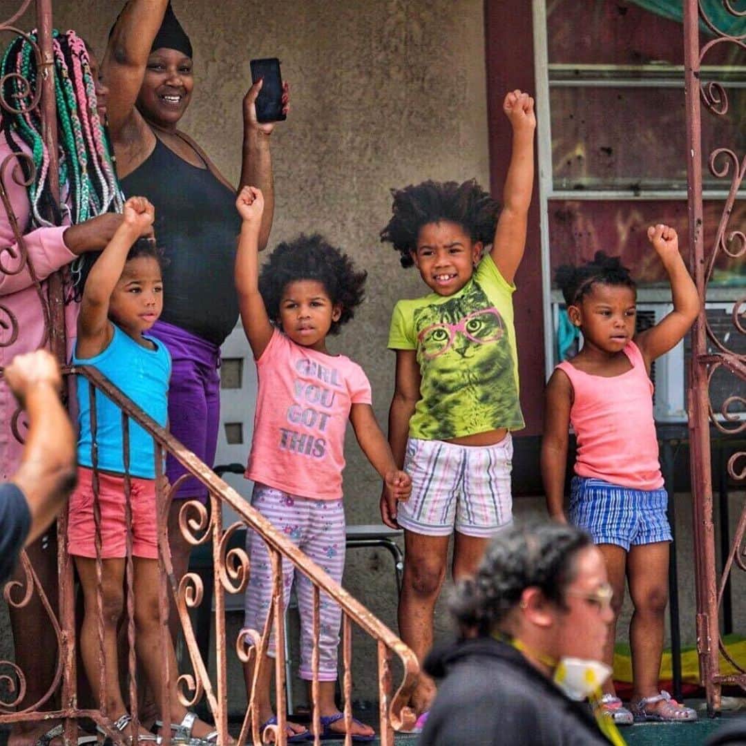 Anna Lylesさんのインスタグラム写真 - (Anna LylesInstagram)「We must respect the pain and the struggle for real change #georgefloyd #blacklivesmatter pics @nytimes」6月1日 23時59分 - annag0ts