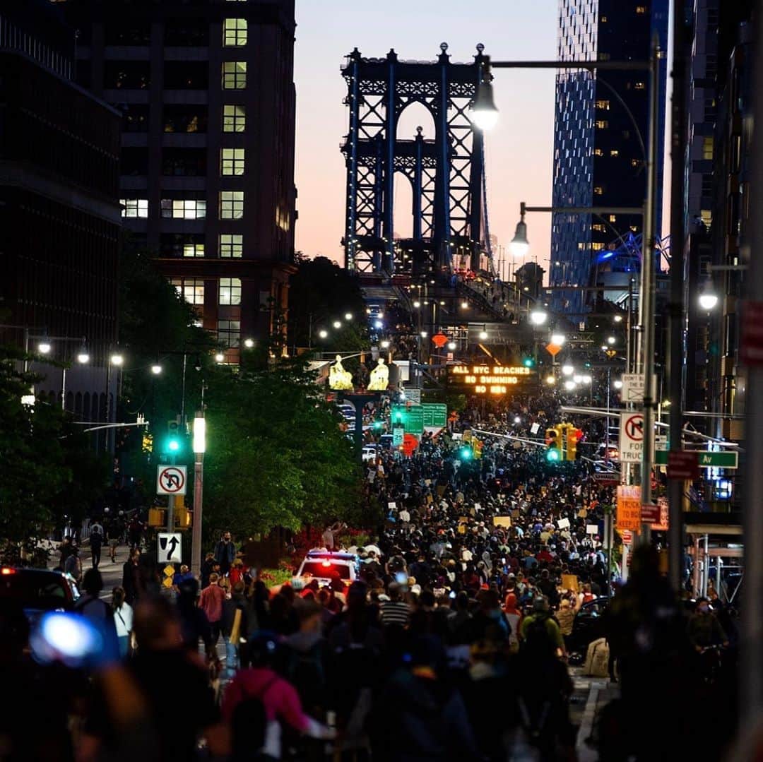 Anna Lylesさんのインスタグラム写真 - (Anna LylesInstagram)「We must respect the pain and the struggle for real change #georgefloyd #blacklivesmatter pics @nytimes」6月1日 23時59分 - annag0ts