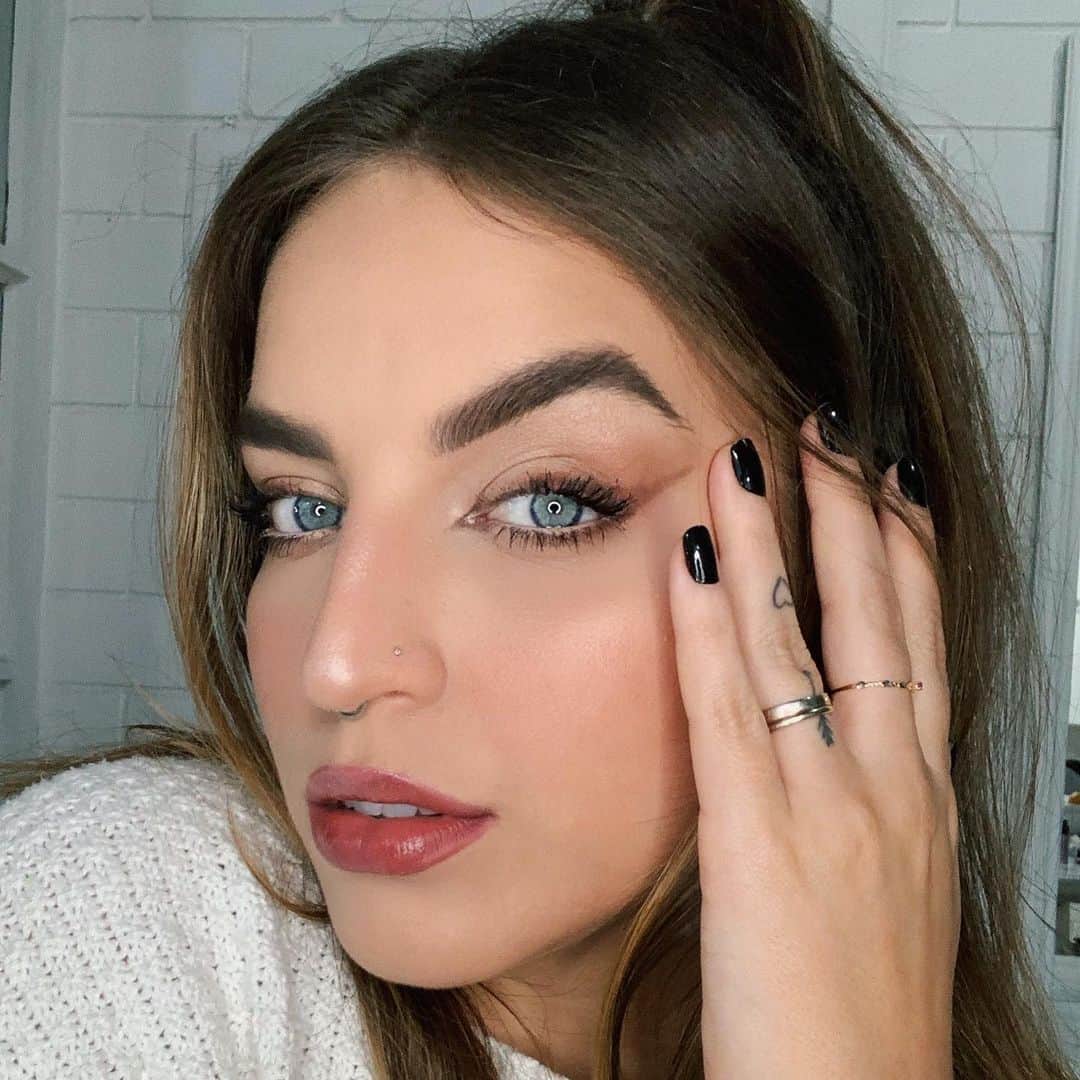 Bruna Unzuetaのインスタグラム：「🦊👁」